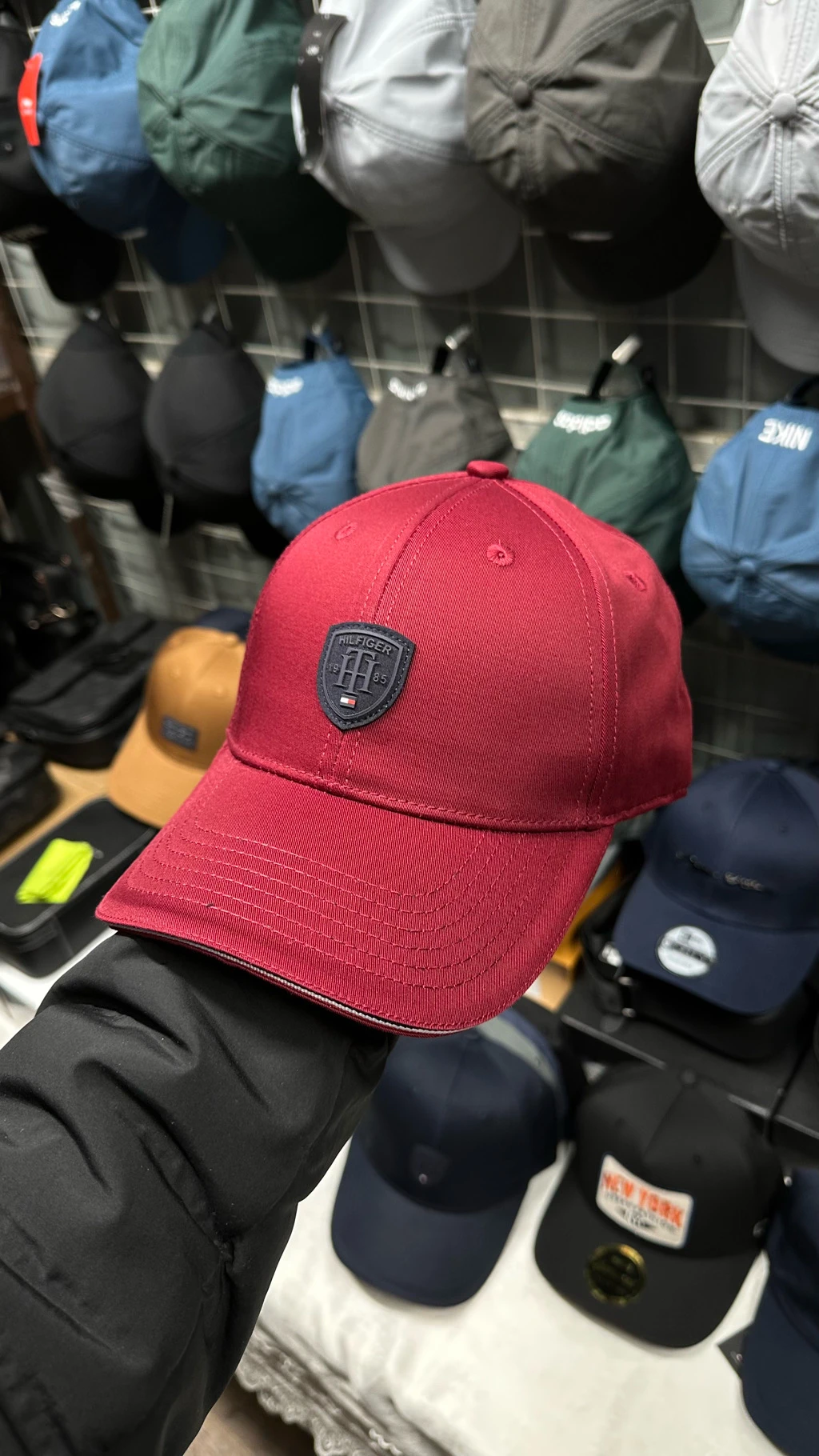 TOMMY HILFIGER